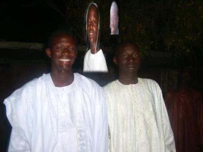 celui qui est en blanc c'est mon fr&eacute;re et celui qui est en jeune c'est mon copin et qui fait de la famille CISSE